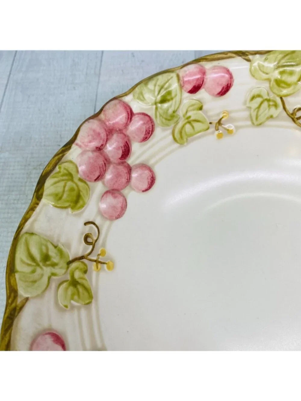MCM Metlox Poppytrail Vernon VINTAGE PINK Grapes Leave Scalloped 9